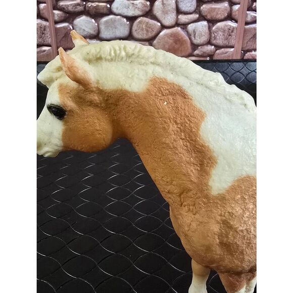 Breyer Traditional Misty of Chincoteague Palemino Pinto Pony #A98 - Picture 9 of 13